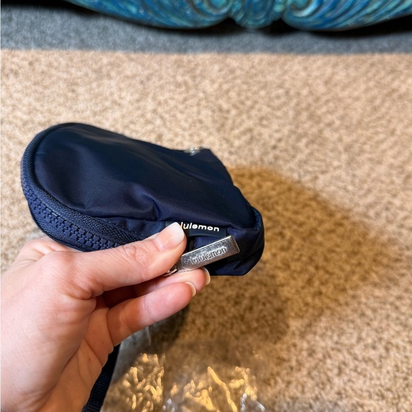 lululemon Everywhere Belt Bag | True Navy | NWT - Picture 5 of 6